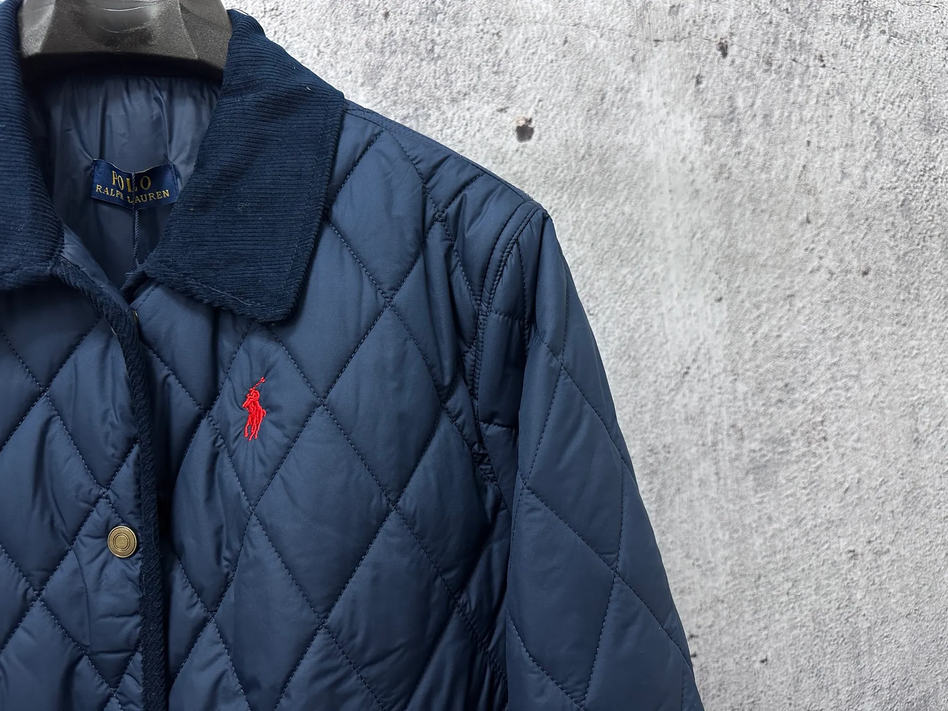 P320 【Ralph Lauren】Ralph Lauren's new brand of corduroy cotton jacket with logo embroidery on the chest, diamond plaid lapel, and perfect control of workmanship details, exquisite small logo embroidery on the chest, corduroy color-blocked lapel, and pocket design show details and highlight your personality! The version is simple but not simple! It is very youthful and energetic, and can be easily worn by both men and women. It is very in line with the fashion aesthetic concepts of today's young people! Size:S-XL